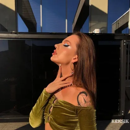 Однажды надела эро халатик на голое тело и мир стал другим...